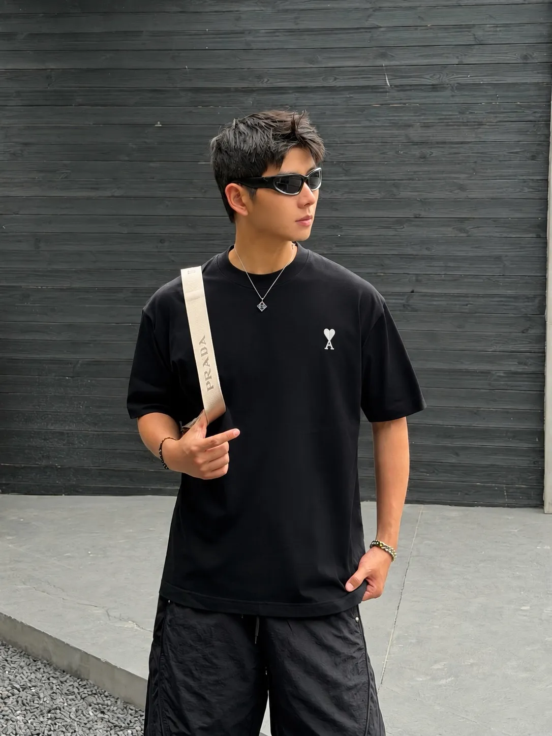 ami～ Embroidered heart-shaped Alogo design, "differentiation currency fabric" 7A antibacterial short-sleeved tee, the upper body is very comfortable, Same Style half-sleeves for men and women, dropped shoulders and loose fit Color: Black White Coffee Brown Size: S (90-130 pounds) M (125-150 pounds) L (135-165 pounds) XL (160-190 pounds) XXL (185-220 pounds)